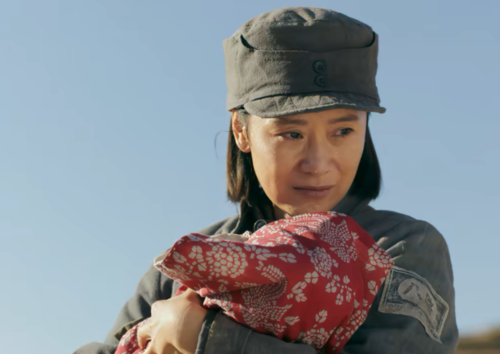 《啊,摇篮》大结局:老罗叔保护孩子受伤,八月十五在歌声中牺牲