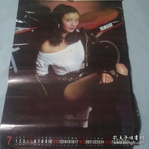 摩托女郞泳装美女挂历12张全