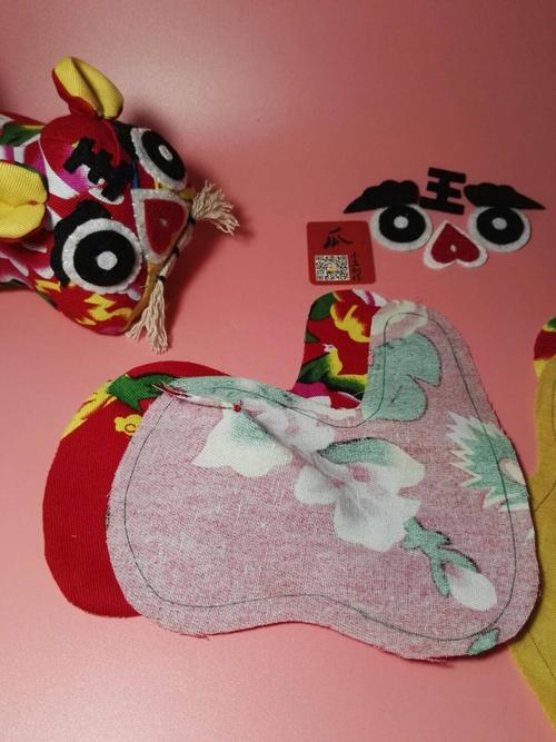 布艺手工制作教程(2只布老虎的制作教程)