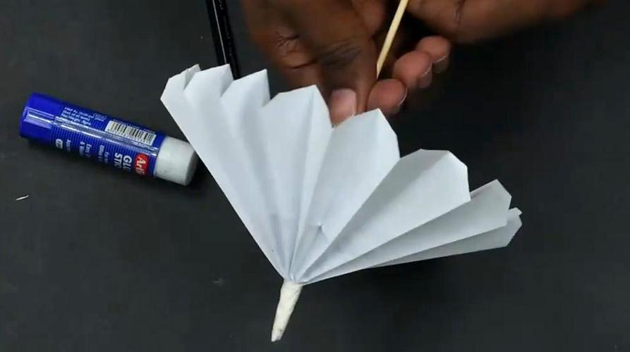 手工雨伞怎么折?