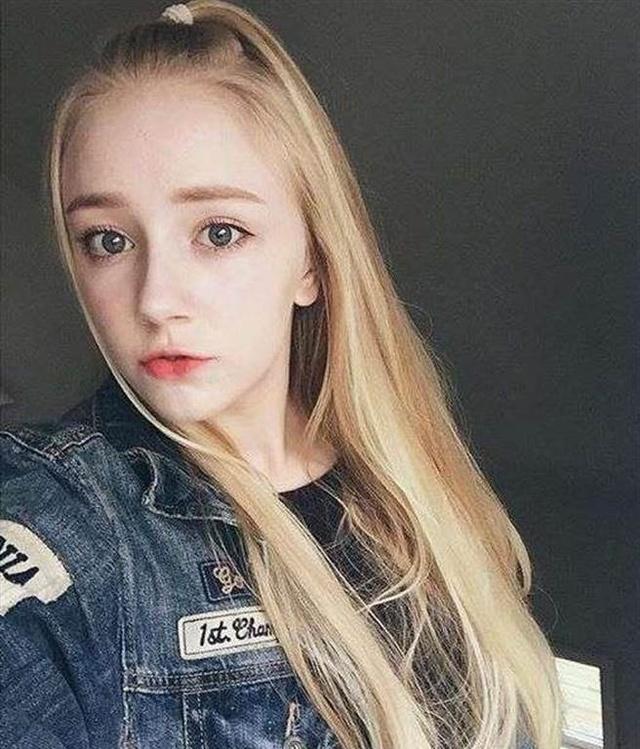 因上《天天向上》一炮而红的丹麦小美女,她一头金发也很美!