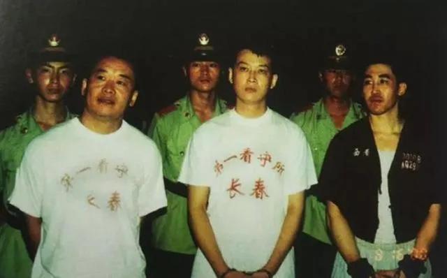 3月5日,梁旭东的同伙杜德伟,张洪岩等人落网,在警方的审讯下,杜德伟说
