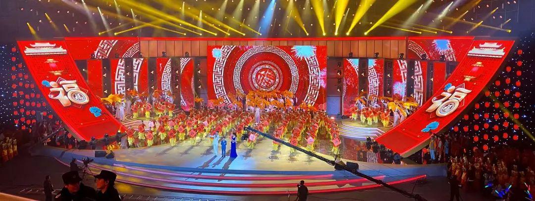 日晚  银川高级中学艺术团100余名师生 第一次进入2020年宁夏春晚录制