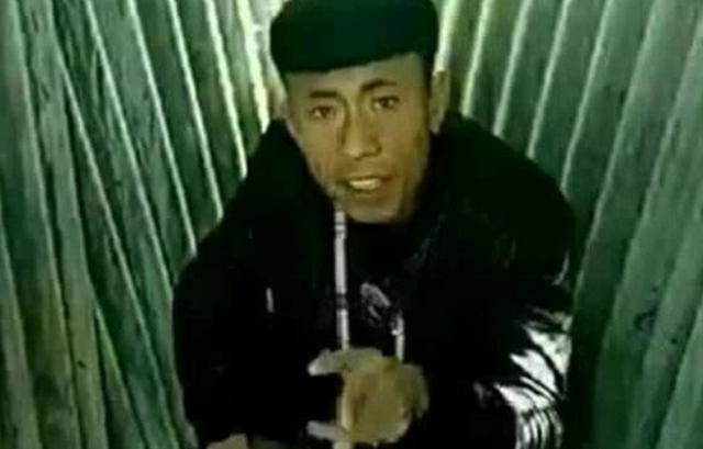 同样靠"吃"大火的"岛市老八",以"鬼畜明星"的身份火了