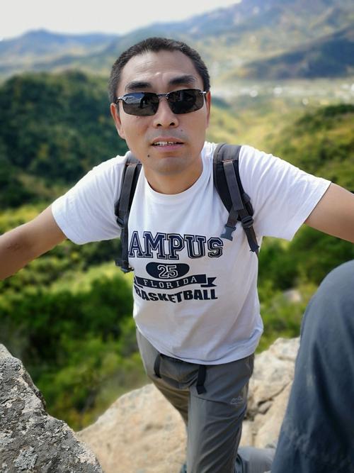 北镇小鸡冠山环穿一日游 写美篇   鸡冠山位于闾山主峰西南的瓦子峪镇