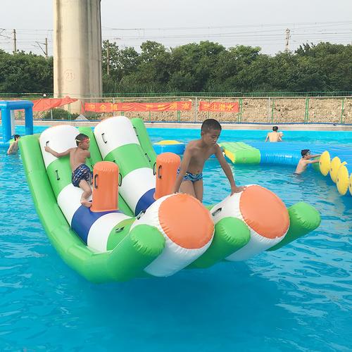 玩具水上香蕉充气跷跷板大型移动水上乐园水池漂浮水