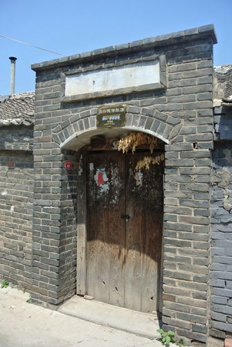 感觉中的老门垛子应该是这样的   遗憾的是大门紧锁   没法进去 或