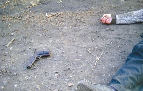 四川一男子武装运毒举枪冲关被特警爆头击毙(组图)