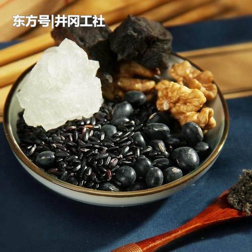 黑芝麻核桃黑豆等,营养丰富,能够增加成熟卵细胞的数量,刺激雌激素的