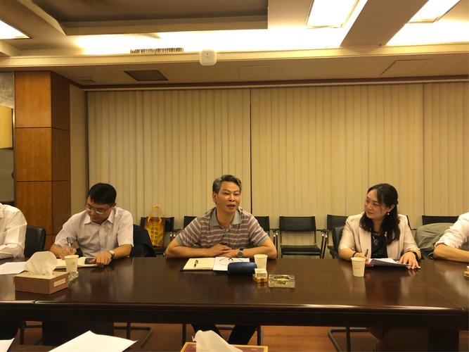 云南中烟纪检组长郑雄志一行走访调研湖北卷烟市场