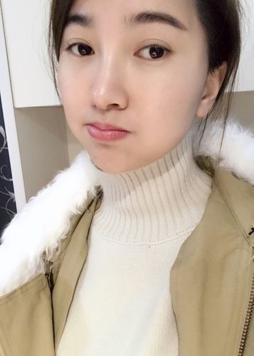 来个素颜照,记录一下生活吧,是不是感觉我的皮肤状态很好呢,最近我的