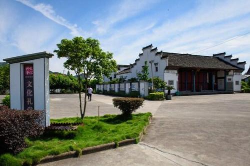 创新治理模式 促进农业转型 诸暨紫草坞村村民赞叹