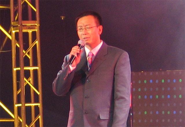 主持人潮东