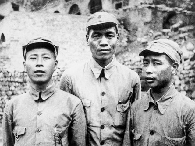1922年就读于渭南赤水职业学校,开始接受马克思主义,参加学生爱国运动