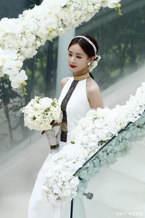 李一桐新娘装惊艳全场,花海之中找到了你