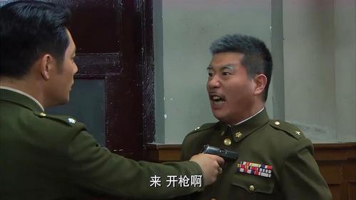  b>与狼共舞 /b>:陈少杰竟当周处长面拍桌亮枪,老周丢了面子这下怒了!