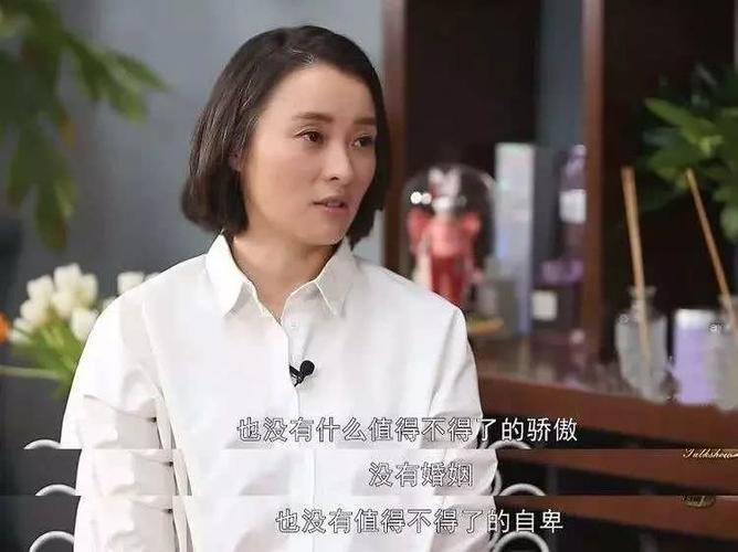 而陈建斌是来自新疆的普通人家,所以当时没钱没事业的他,和吴越交往