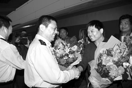 商丘市副市长,市公安局局长许大刚带队迎接赴新疆追逃的虞城县公安