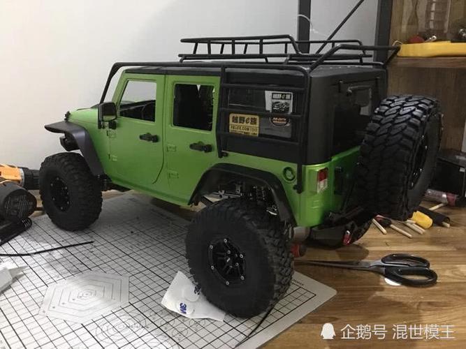 越野吉普车改装军绿色越野更激情!改装过程不亚于真车