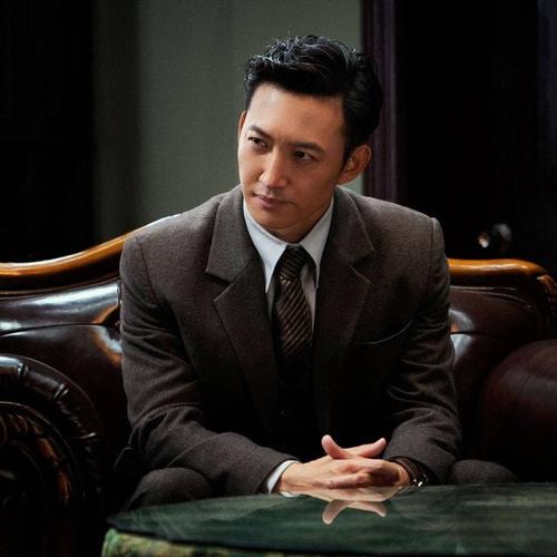 说起这几年比较火的,成熟稳重的老干部气质的男明星,是不是首先想到的