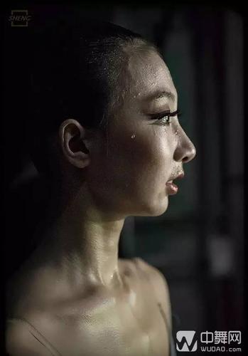 舞蹈最常见的是伤痕最常说的是坚持