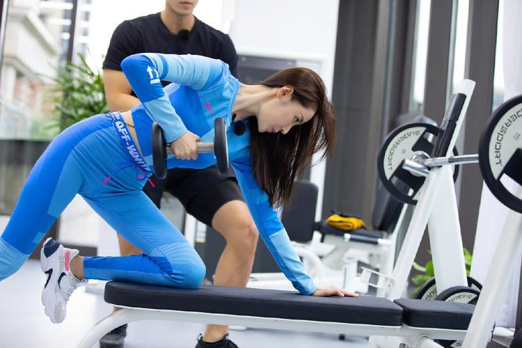 张天爱蓝色健身服写真图片66