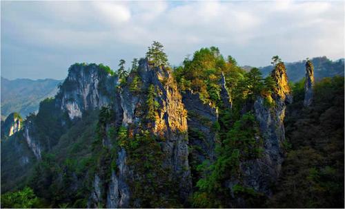  p>亢谷景区位于重庆市城口县东部,距县城约39公里,坐落在大巴山腹地