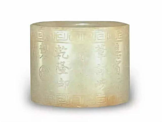 手戴价值上亿的乾隆扳指,专家要求归却还被拒绝,6个字