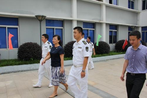 中国海军91765部队来我校进行教师节慰问