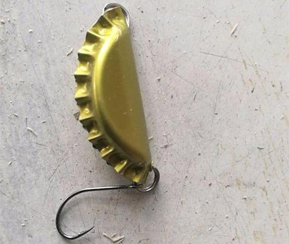 用啤酒盖自制路亚假饵可以当亮片用哦