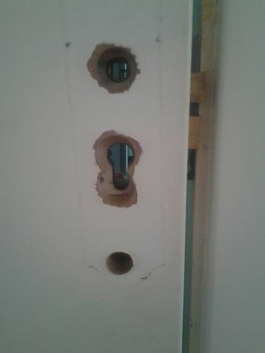 卧室门锁怎么拆啊? 灌水的别来 谢!