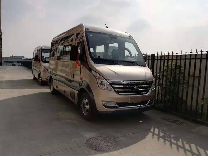 宇通大空间豪华商务车,中巴车