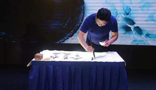 余登魁书法表演