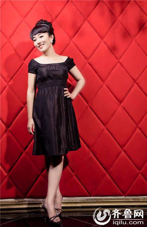 山东人民广播电台主持人李静写真