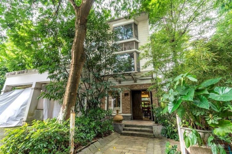 保利林语山庄(别墅)5室3厅3卫271㎡南北1580万