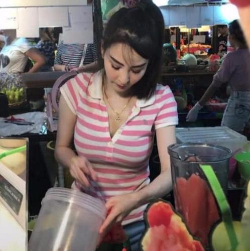 泰国水果西施走红,肤白貌美,顾客大多都是为她而来的中国人!