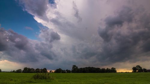 4k农田乌云翻滚阴云密布彩虹云卷云舒