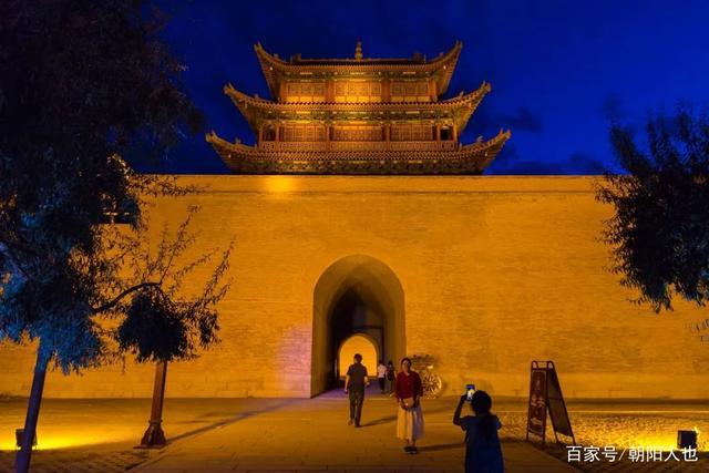 夜色中的嘉峪关关城