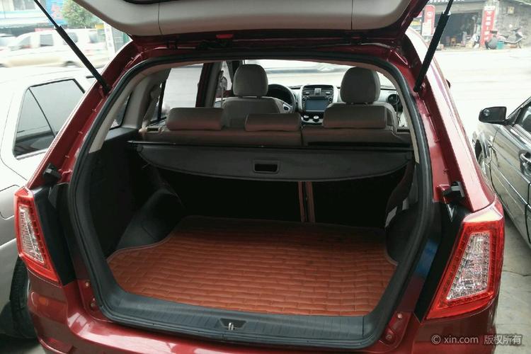 力帆汽车x60后备箱