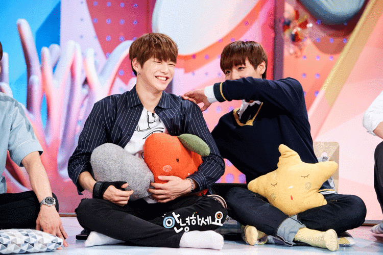 wanna one 姜丹尼尔可爱(*~3~)╭小花花 170903 kbs naver更新〈你好