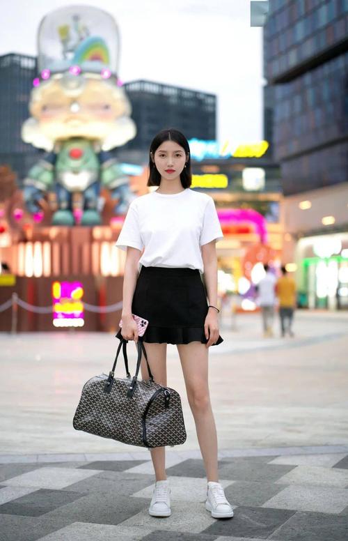 滚叔街拍赶时髦杭城潮场首店夜拍