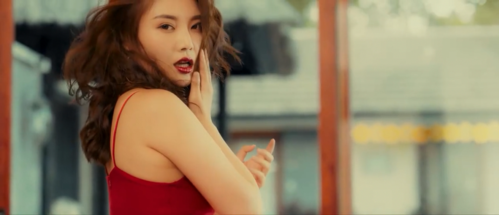 走不出狂野性感的大嫂徐冬冬,走不出炫酷广告片的《特工狂花》