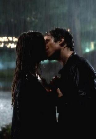 《吸血鬼日记》达蒙艾琳娜复合 恋情甜蜜(组图)