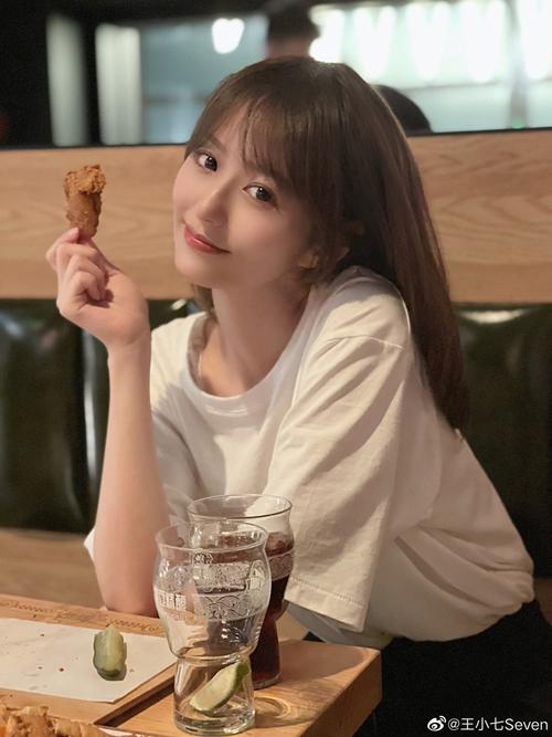 美女主播小七近照貌美如花 jk制服元气满满(组图)