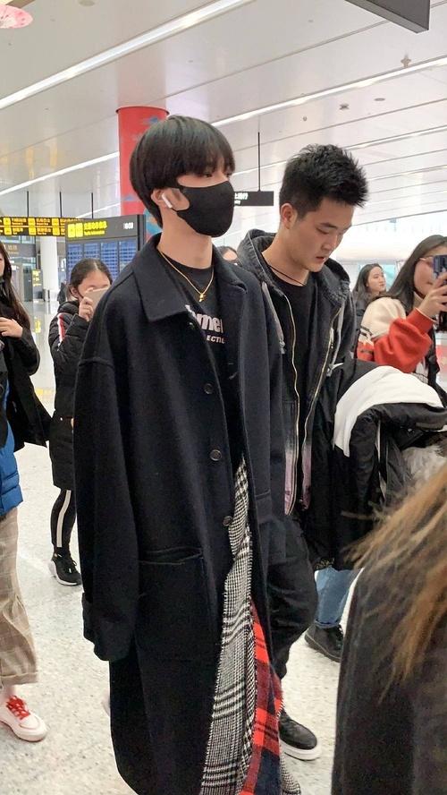 来自:豆瓣小组               刘耀文机场生图什么水平