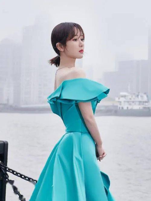 虽然身材跟一众女明星比起来不算最好, 但杨紫从没有因此"自卑", 反而