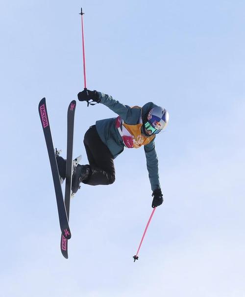 自由式滑雪坡面障碍技巧世界杯卡尔加里站谷爱凌夺冠