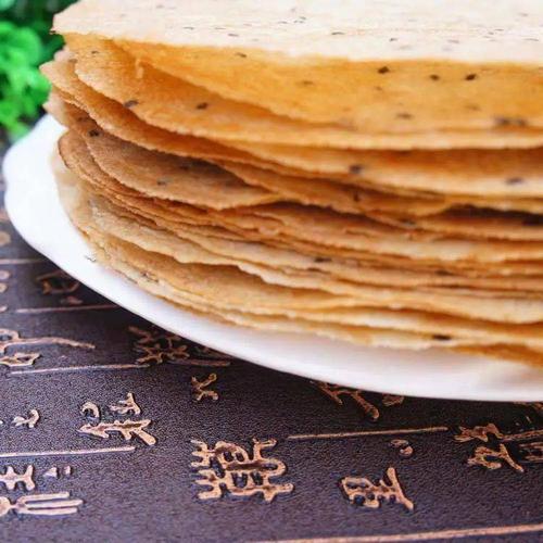 "娘子脆饼"是山西省阳泉市平定县的特色产品,它以香酥脆爽,口味独特而