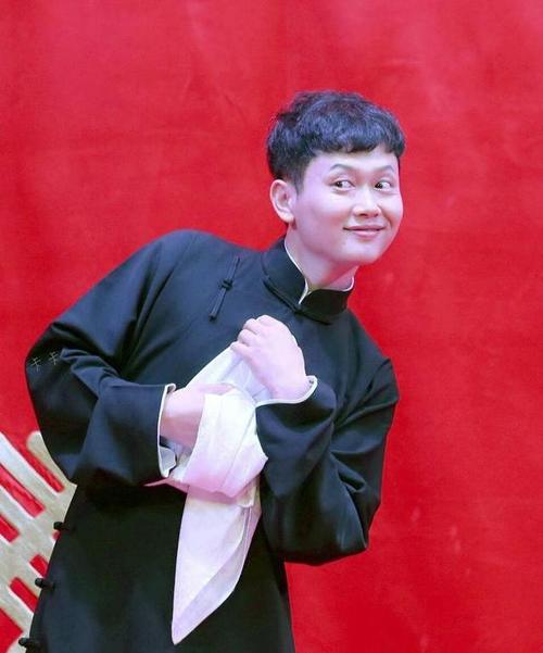 从于谦饭店大堂经理,到开百万豪车的德云队长:孟鹤堂的励志人生