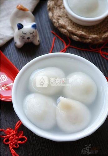 刚煮好的汤圆馅心还很烫,吃的时候一定要小心,不能急哈!
